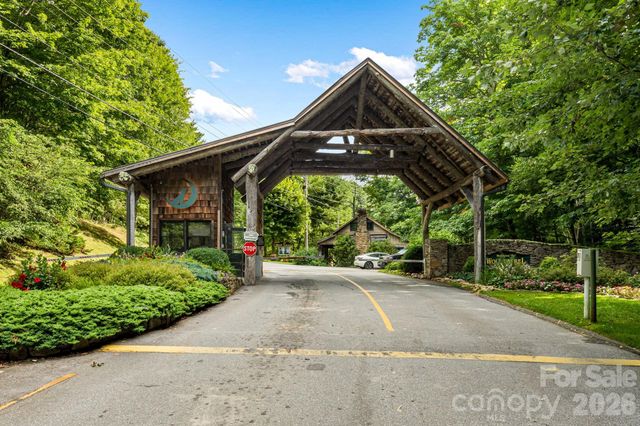 422 Glenaire Drive, Mars Hill, NC 28754