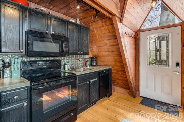 422 Glenaire Drive, Mars Hill, NC 28754