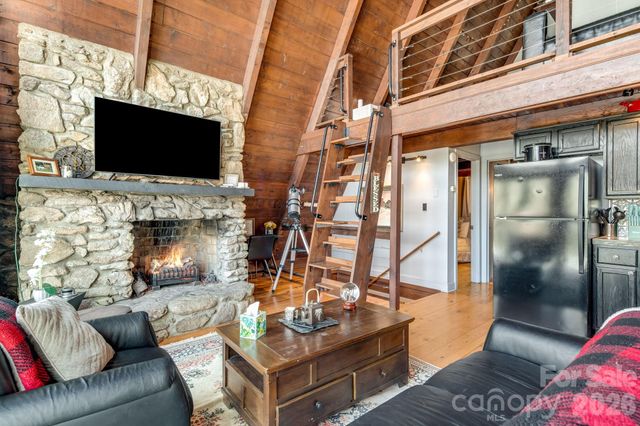 422 Glenaire Drive, Mars Hill, NC 28754