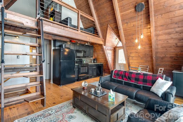 422 Glenaire Drive, Mars Hill, NC 28754