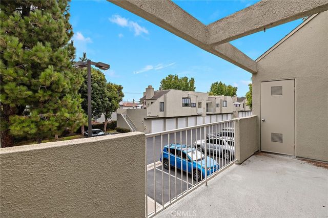 17641 Sergio Circle 203, Huntington Beach, CA 92647