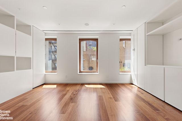 251 E 61ST Street, New York City, NY 10065