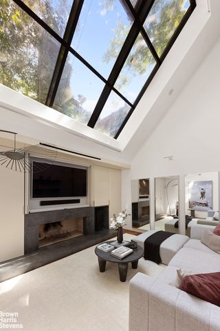 251 E 61ST Street, New York City, NY 10065