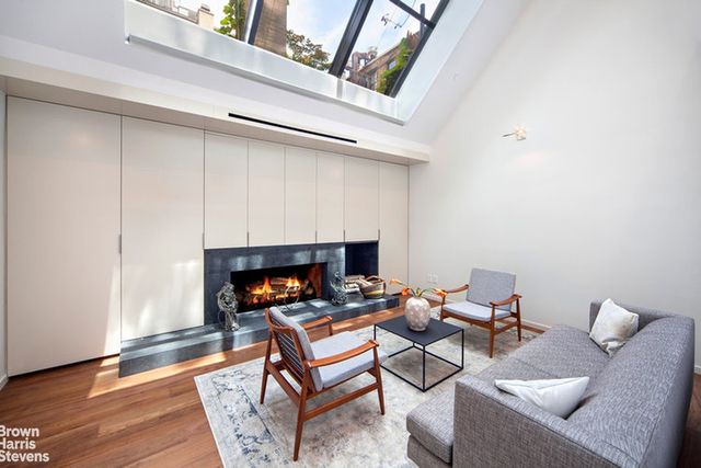 251 E 61ST Street, New York City, NY 10065