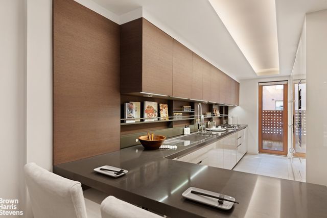 251 E 61ST Street, New York City, NY 10065