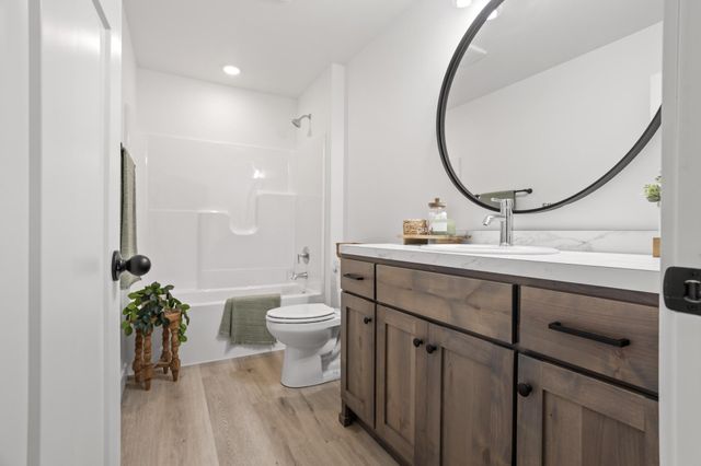 2533 38th Avenue S, Moorhead, MN 56560