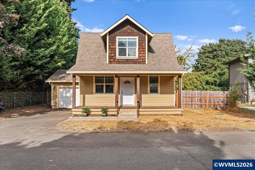 Image 1 of property listing at 319 SE Sheridan Rd, Sheridan, OR 97378