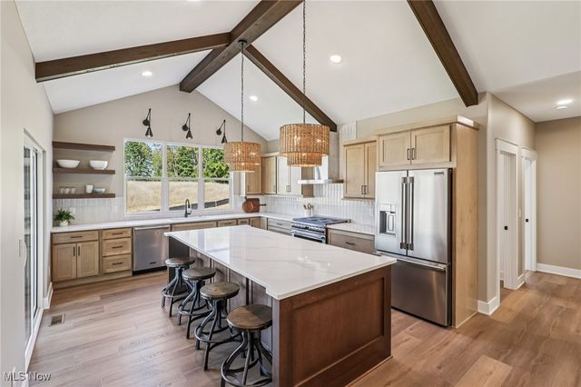 542 Lakewood Drive E, Canal Fulton, OH 44614