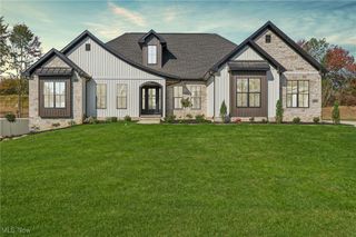 542 Lakewood Drive E, Canal Fulton, OH 44614