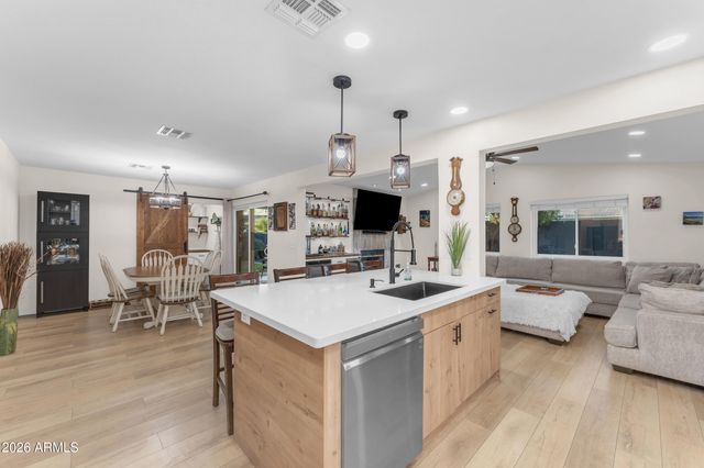 3046 E GLADE Avenue, Mesa, AZ 85204