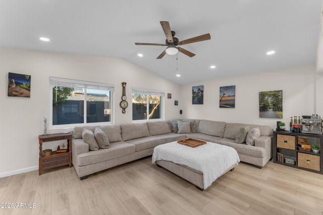 3046 E GLADE Avenue, Mesa, AZ 85204