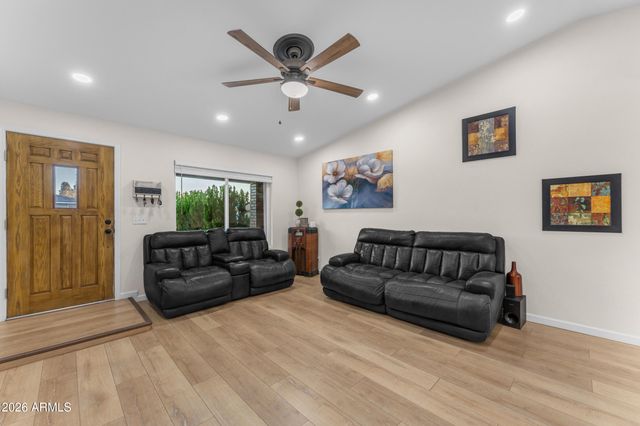 3046 E GLADE Avenue, Mesa, AZ 85204