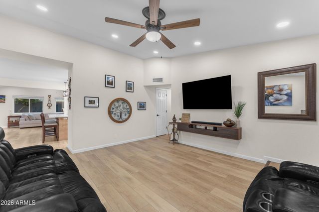 3046 E GLADE Avenue, Mesa, AZ 85204