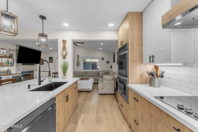 3046 E GLADE Avenue, Mesa, AZ 85204