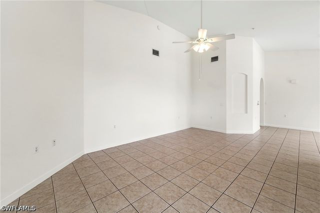 3059 Horizon LN 1602, Naples, FL 34109