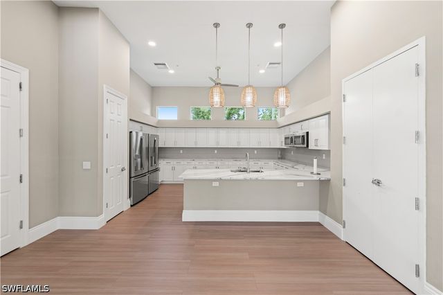 3059 Horizon LN 1602, Naples, FL 34109