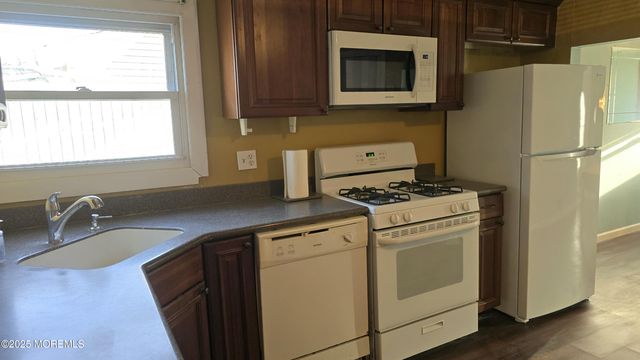 131 Veeder Lane, Bayville, NJ 08721