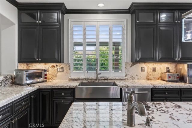 2634 Old Windmill Court, Riverside, CA 92503