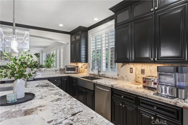 2634 Old Windmill Court, Riverside, CA 92503