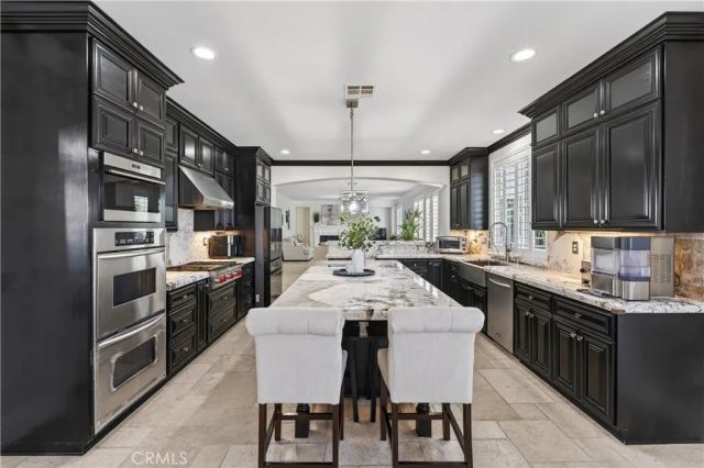 2634 Old Windmill Court, Riverside, CA 92503