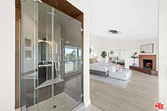 1121 Roberto Lane, Los Angeles, CA 90077