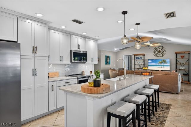 5203 Pelican BLVD, Cape Coral, FL 33914