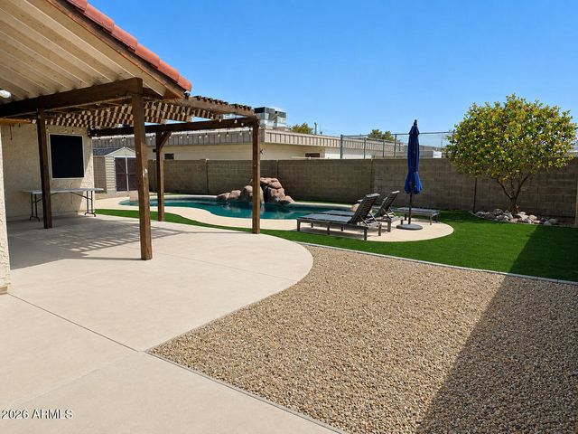 7839 W CANTERBURY Drive, Peoria, AZ 85345