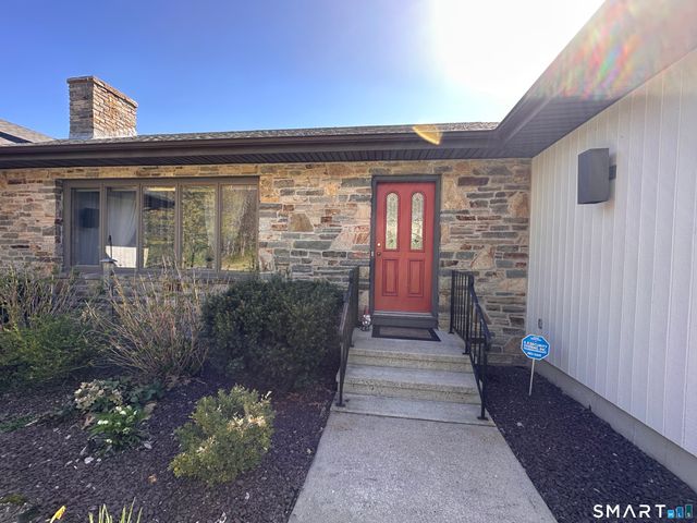 36 Marks Court, Branford, CT 06405