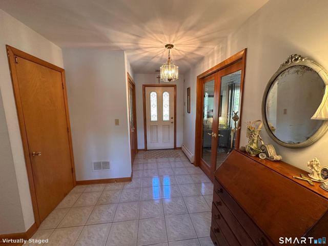 36 Marks Court, Branford, CT 06405