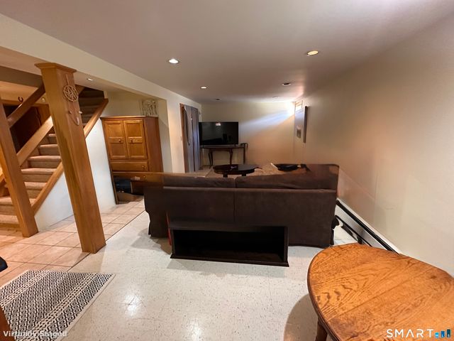 36 Marks Court, Branford, CT 06405