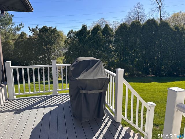 36 Marks Court, Branford, CT 06405