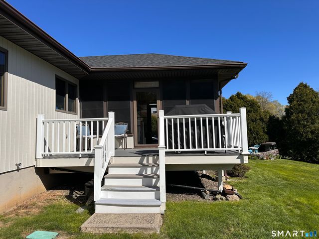 36 Marks Court, Branford, CT 06405