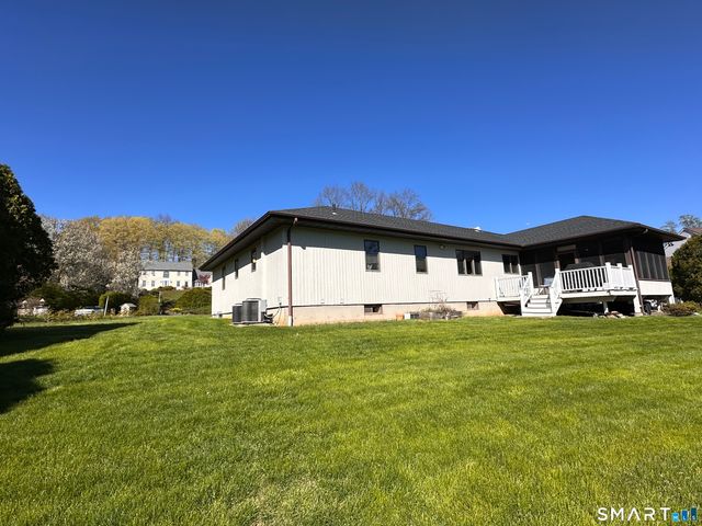 36 Marks Court, Branford, CT 06405