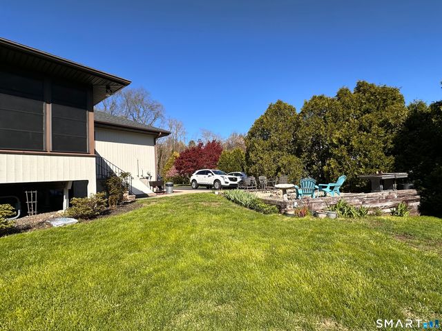 36 Marks Court, Branford, CT 06405