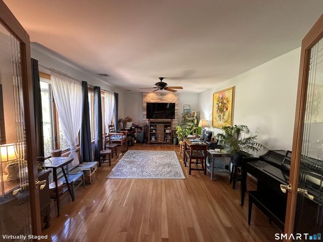 36 Marks Court, Branford, CT 06405