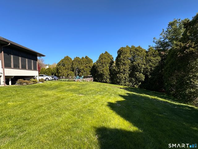 36 Marks Court, Branford, CT 06405