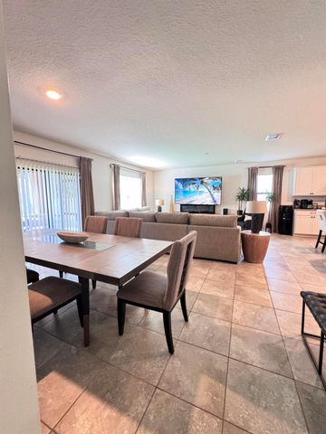 668 Old Country Road SE, Palm Bay, FL 32909