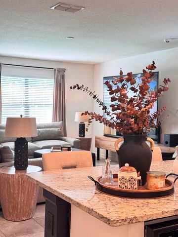 668 Old Country Road SE, Palm Bay, FL 32909