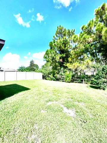 668 Old Country Road SE, Palm Bay, FL 32909