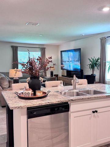 668 Old Country Road SE, Palm Bay, FL 32909