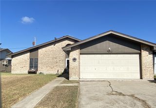 5733 CRESTFORD Dr, Corpus Christi, TX 78415
