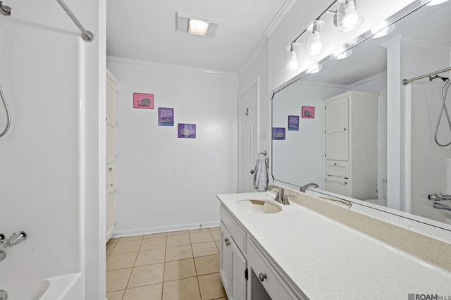 242 Highland Creek Pkwy, Baton Rouge, LA 70808