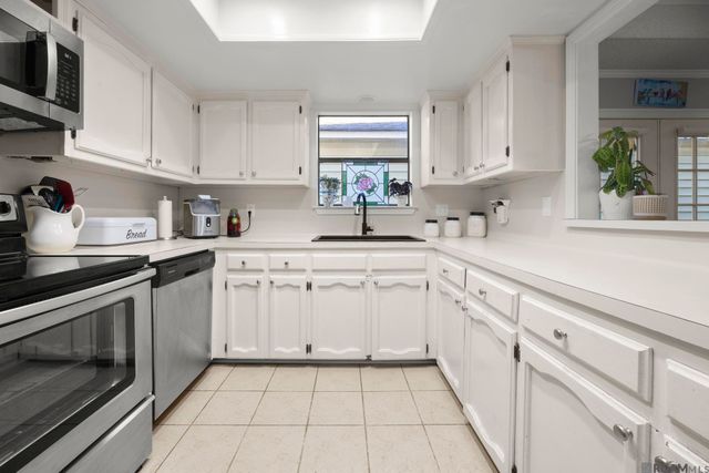 242 Highland Creek Pkwy, Baton Rouge, LA 70808