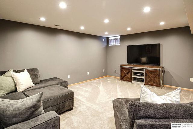 1421 S 175 Avenue, Omaha, NE 68130
