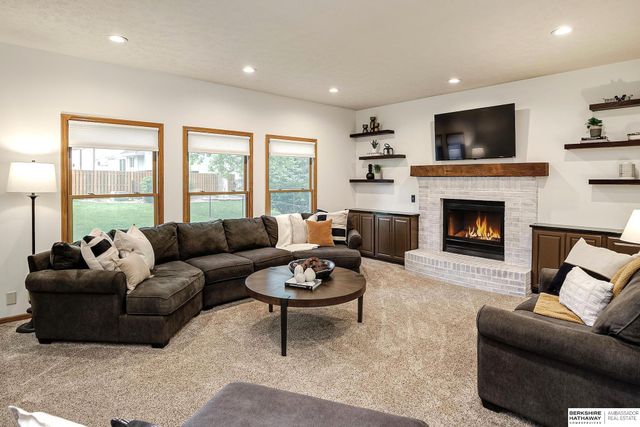 1421 S 175 Avenue, Omaha, NE 68130
