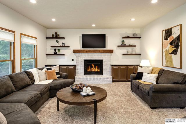 1421 S 175 Avenue, Omaha, NE 68130