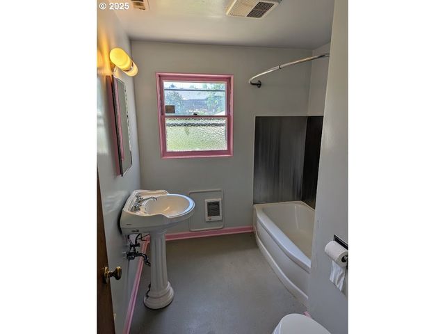 1891 LINNELL Ave, Roseburg, OR 97471