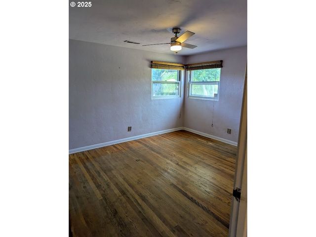 1891 LINNELL Ave, Roseburg, OR 97471