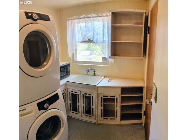 1891 LINNELL Ave, Roseburg, OR 97471
