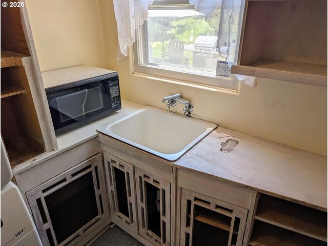 1891 LINNELL Ave, Roseburg, OR 97471